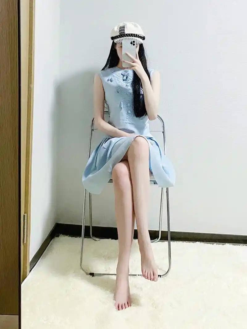 拥有两条雪白的大长腿是什么体验