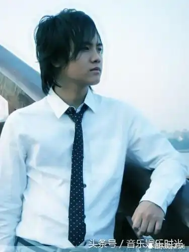 郑源经典歌词爱情伤感语录,超伤感我都哭了