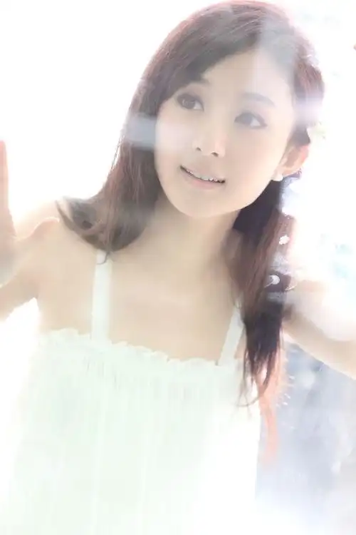 赵丽颖早期写真,甜美可爱,表情搞怪,就是造型略土了点