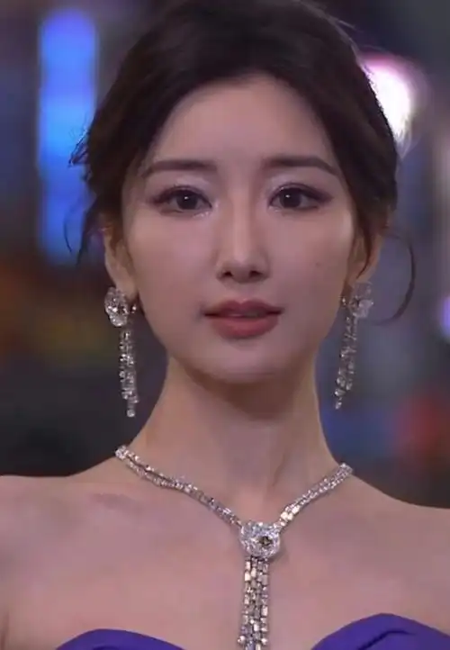 毛晓彤神秘变化疑似再次整容