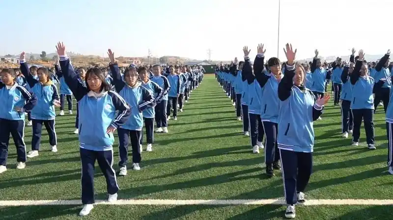 建水临安高级中学秀出花样课间操助力科学健身