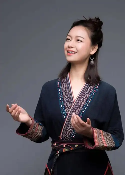 宁可小新何军张静扎西平措白致瑶著名内地女歌手,演唱了许多脍炙人口