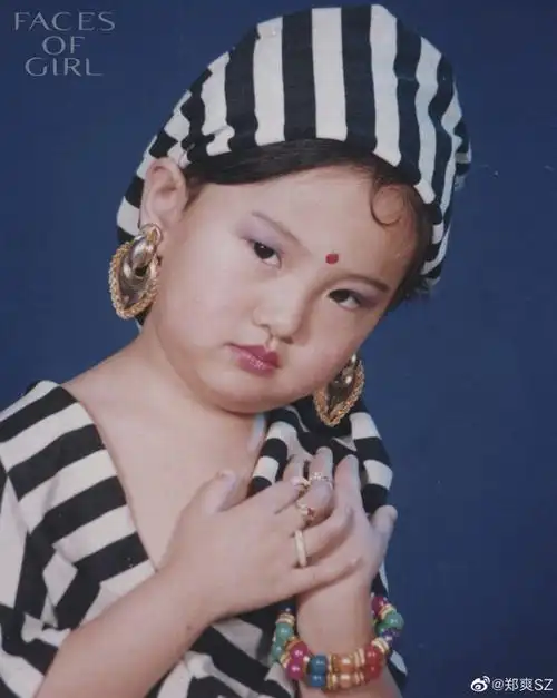 挤出3,4层,非常可爱;拥有超大超水灵眼睛的郑爽,小时候居然是一单一双