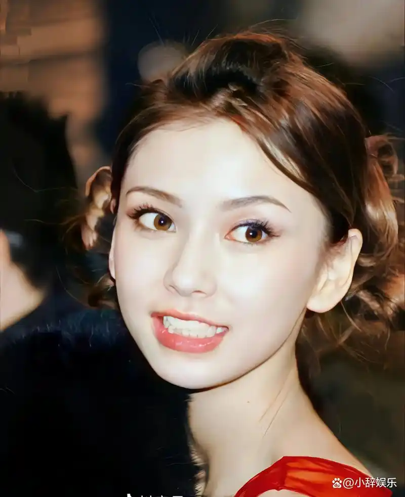 杨颖早期图片,眼神清澈,皮肤白皙,满满的混血感