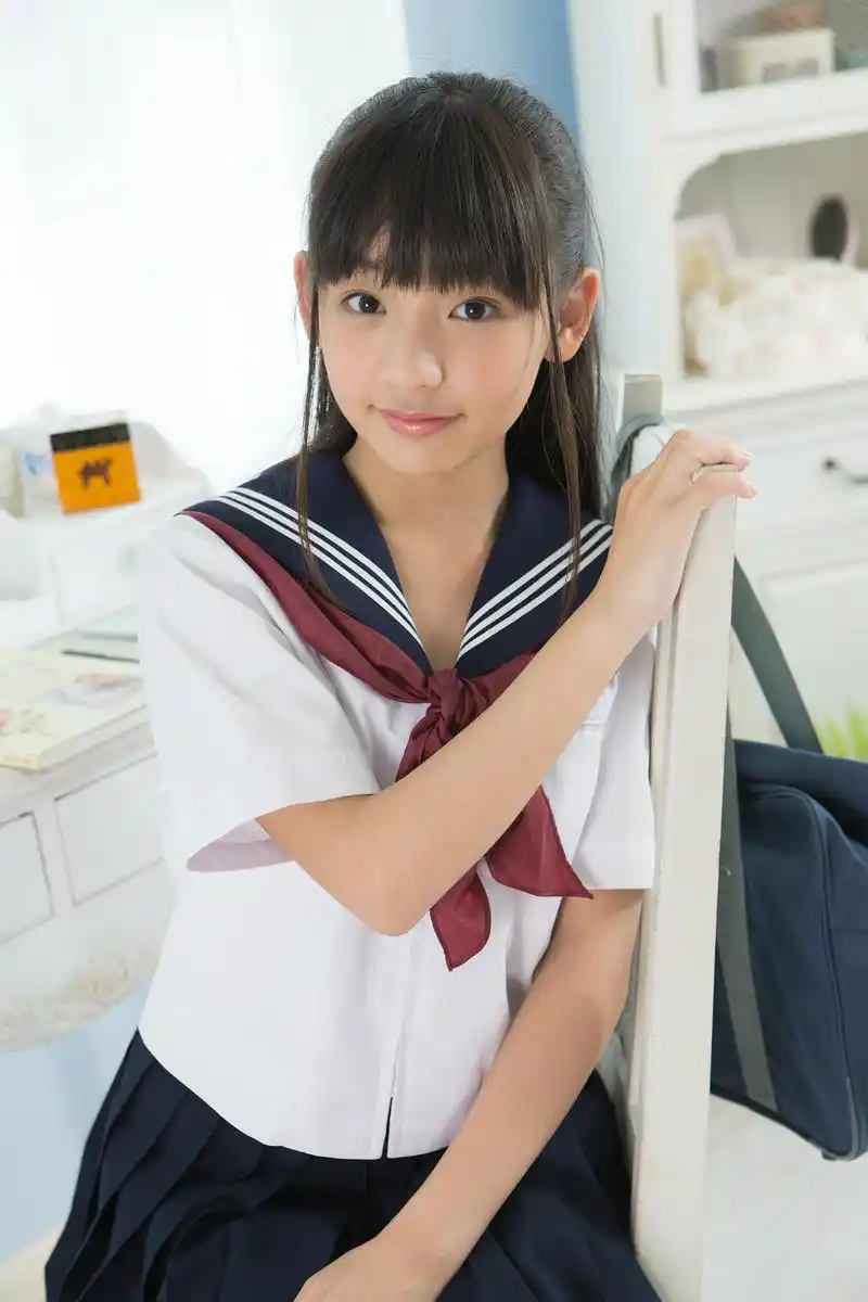 年轻女孩酷爱的摄影服饰——水手服