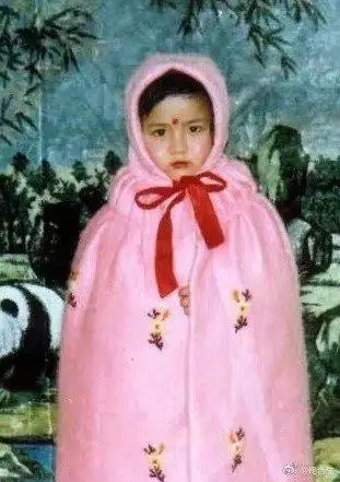 陈思诚为老婆庆生佟丽娅甜蜜回应秀恩爱佟爸爸晒女儿童年照感人