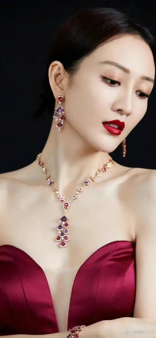 明星沉浮记#,王鸥出生于广西南宁市,她曾参加cctv模特电视大赛全棺苘