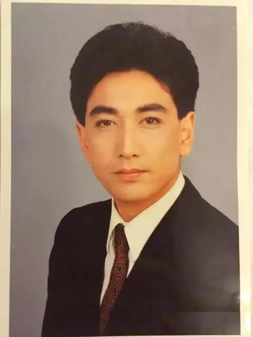 歌手杨迪个人资料 水均益妻子杨迪个人简介 - 歌词译