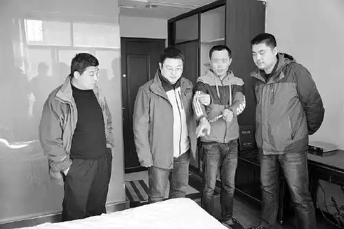 犯罪嫌疑人付刚指认案发现场