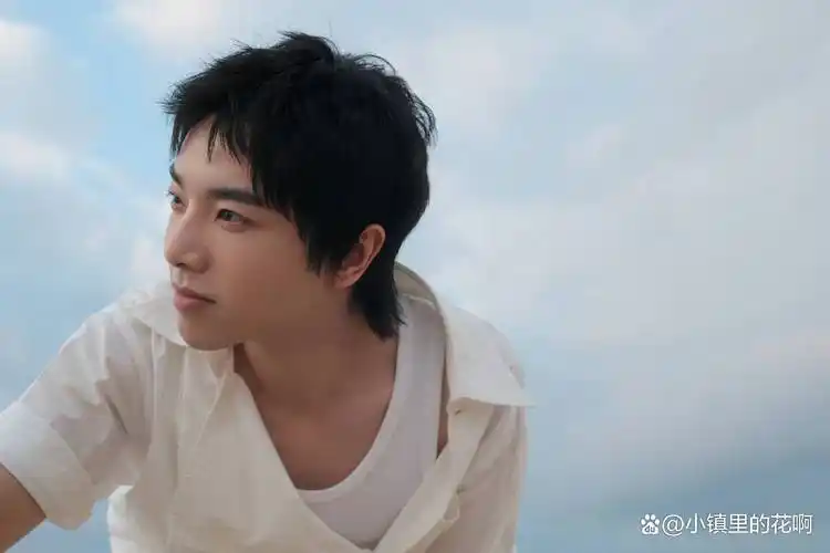 华晨宇精选最新壁纸这么有少年感真的32岁了吗