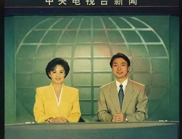 而央视最终选择了王端端和宝晓峰这两位新人来担任主持人的角色.