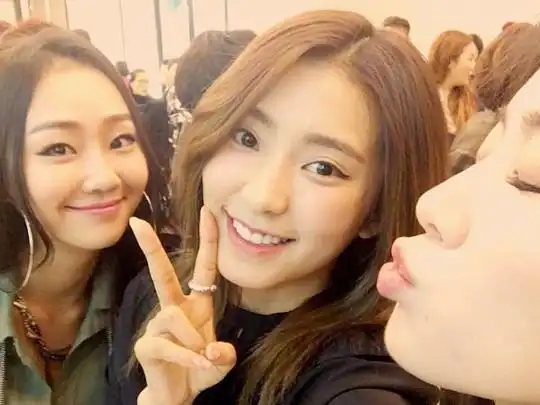 sistar宝拉,孝琳,昭宥日前一起参加友人的婚礼.(图/翻摄宝拉ig)