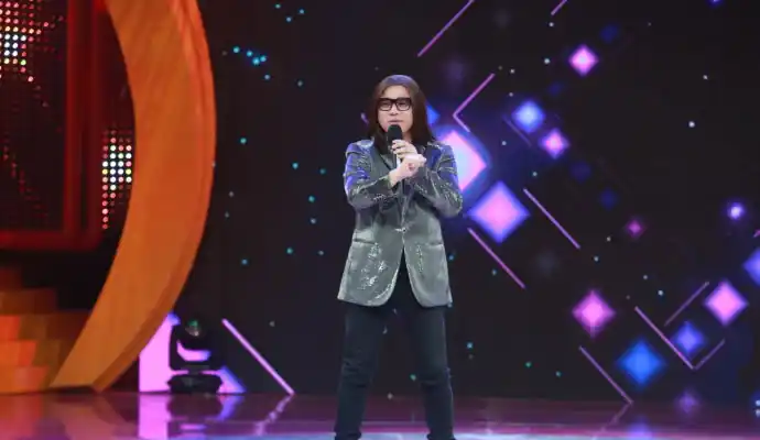 老牌歌手郭峰近况曝光,过气靠走穴为生,商演还促销"买一送二"