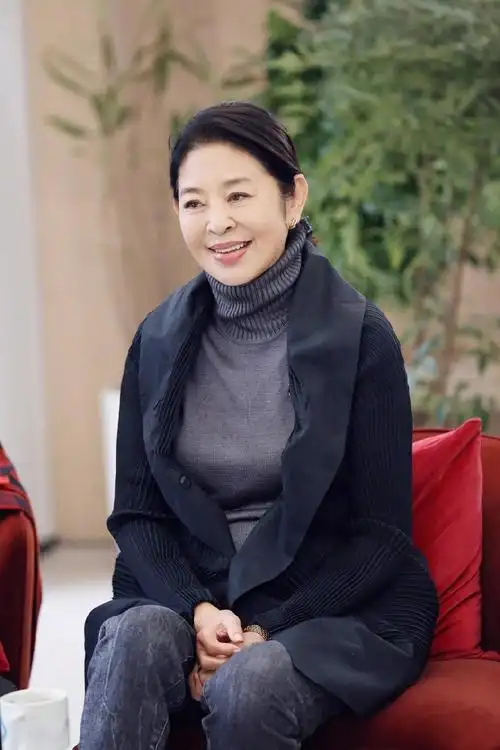 倪萍:历经三段婚姻,为儿子治病从央视辞职,苦尽甘来终无遗憾|倪萍