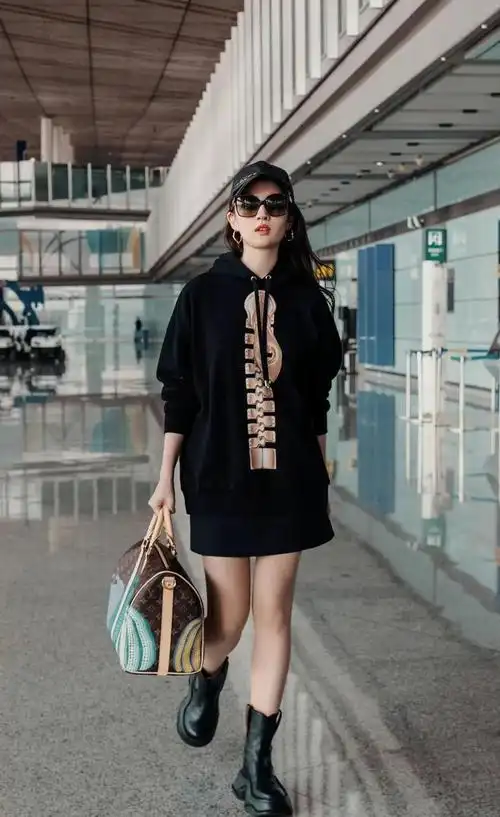 还得是刘亦菲普通的黑色卫衣穿得又美又飒