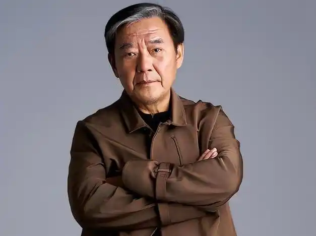 李立群清明节发文思绪万千,未断回乡祭祖念头,将错高峰5月回去|演员