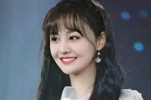 郑爽陷代孕弃养门可以不做道德模范但不能游走法律边缘