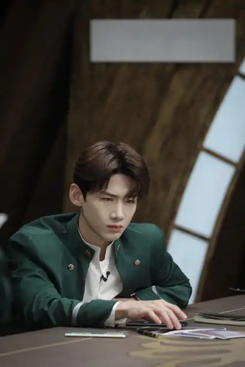 白敬亭明星大侦探