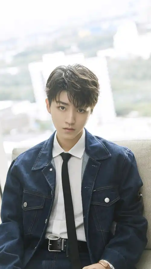 精选帅气王俊凯手机壁纸图片_明星_手机壁纸下载_美桌网