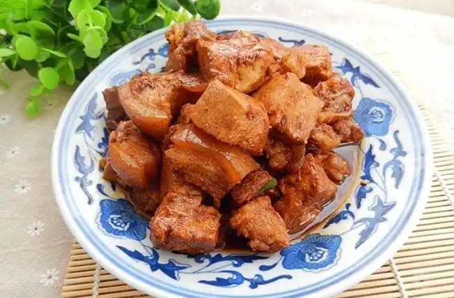 油豆腐烧肉,小火一煨,慢慢享用荤素交融的美味吧_网易订阅