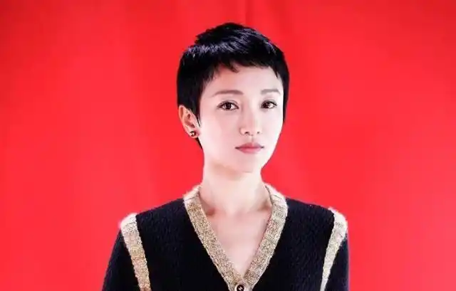 周冬雨寸头造型超ababy撞脸黄晓明寸头才是检验女神的标准