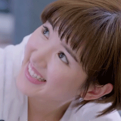 毛晓彤美女看楼上装逼甜美可爱gif动图_动态图_表情包下载_soogif