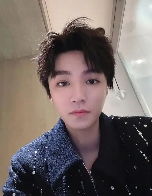 王俊凯发文为高考生加油!随手发的一条微博,意外押中高考作文题