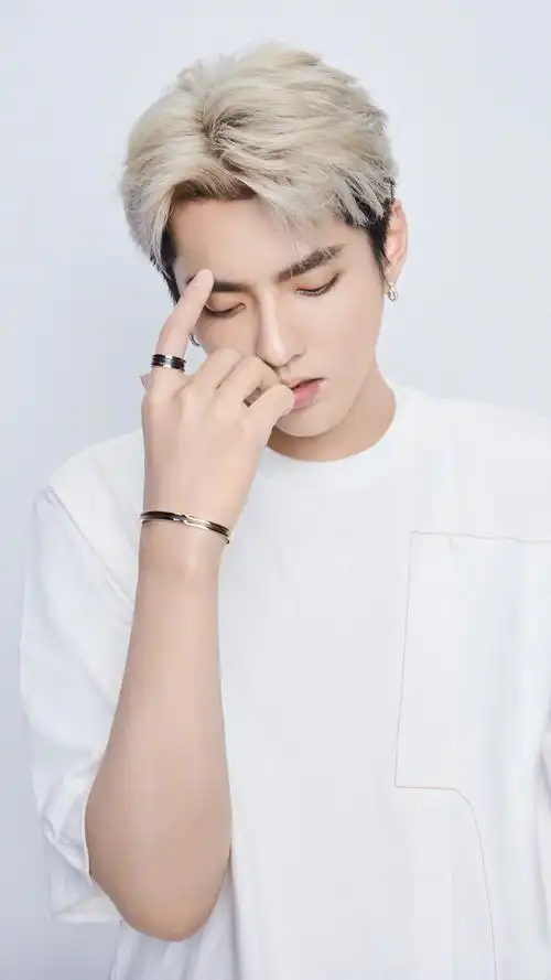 吴亦凡4k手机壁纸2160x3840_手机壁纸图片高清壁纸_墨鱼部落格