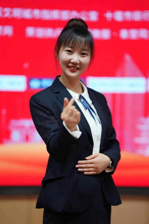 农发行竹山县支行刘海芳获评十堰银行业"最美大堂经理"称号