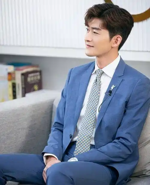 原创张翰上厕所排场大保安不让群众进厕所网友不愧是霸道总裁