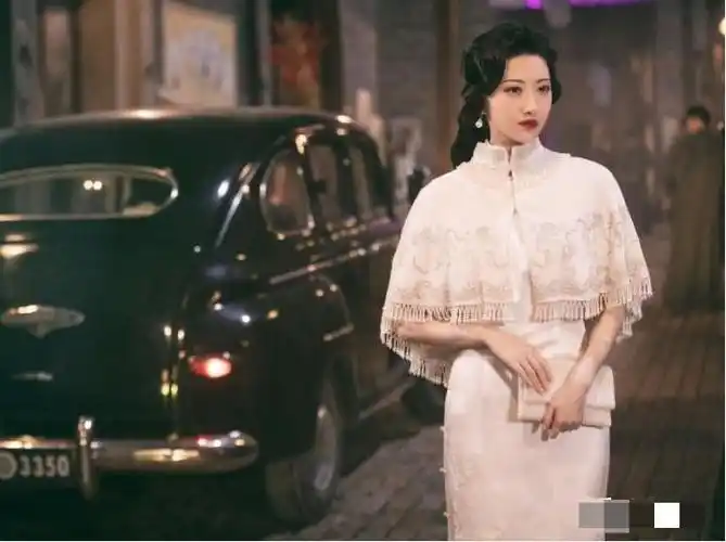 景甜新剧司藤旗袍妆容尽显民国风到底是景甜火了还是司藤火了