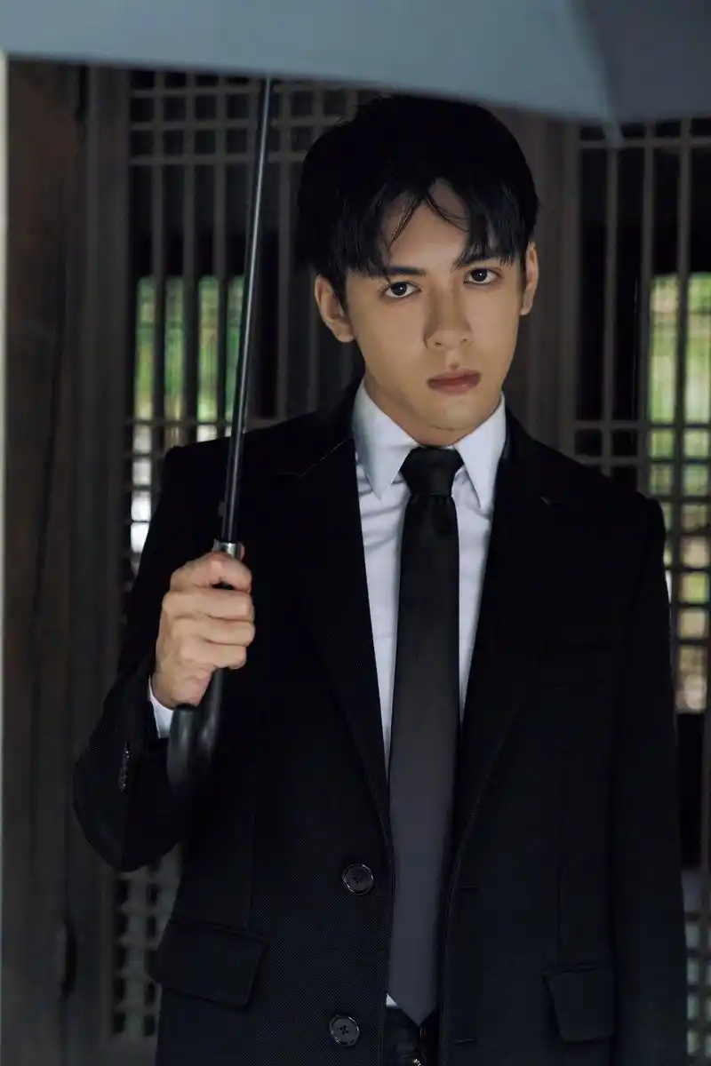 曾舜晞生日快乐 在追逐梦想的道路上步履不停,心怀热忱一路向前,新的