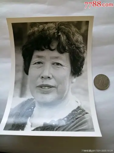 烫发的女人-老照片-7788棋牌玩具