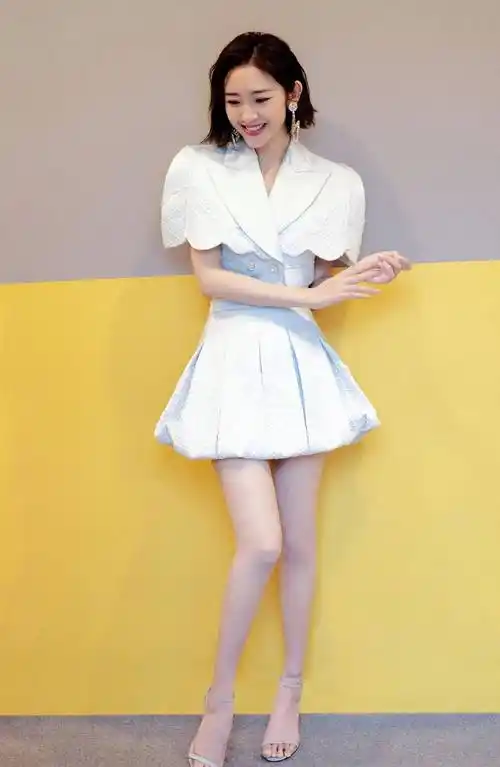 唐艺昕的性感高跟鞋-第18张图片-阳光华业