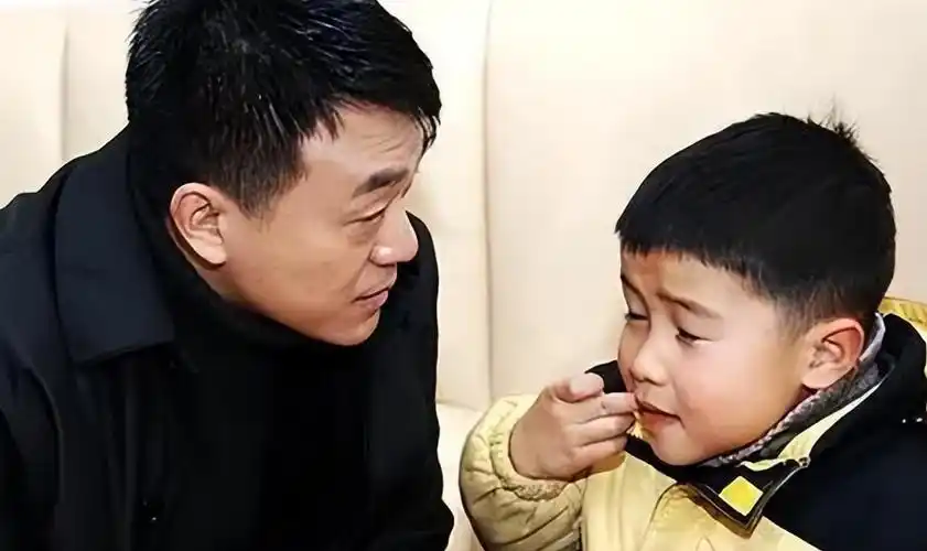 回顾何冰跑龙套到演员明星坦言能娶到李海洋像捡到宝