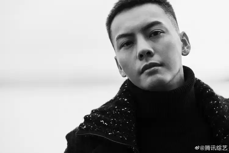 见证的匠心故事,黑白光影下饱饱眼神坚毅|陈伟霆_新浪网