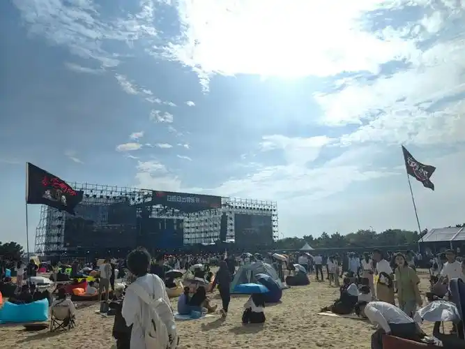 日照日出音乐节照片精选,永远沉迷现场氛围! 真的太嗨了!#日 - 抖音