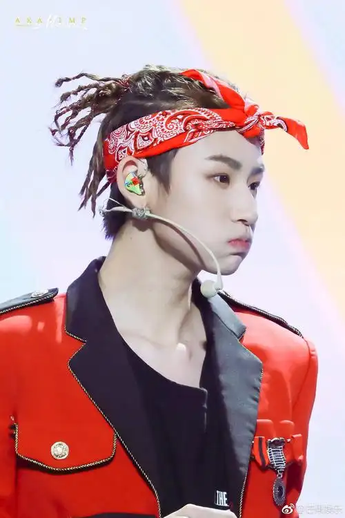 小鬼王琳凯七彩脏辫集合楼