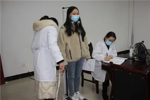 关爱教师,从健康做起 嘉州卫校组织教职工进行体检