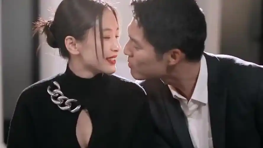 吴永恩动情亲吻王子文王子文毫不犹豫嘟嘴亲了上去场面太欲了