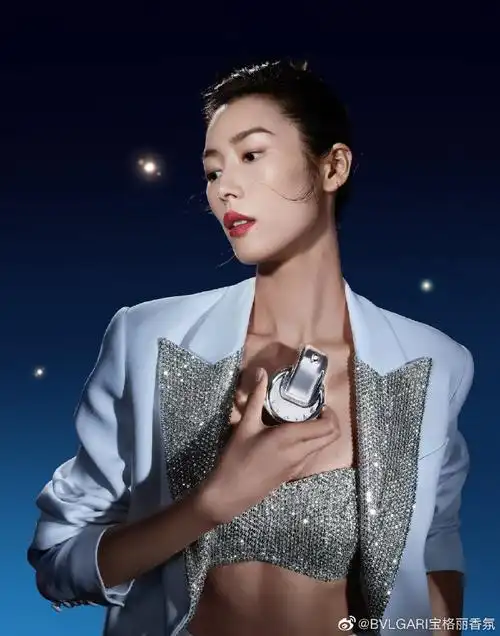 心怀好奇,悦享恣意时光,宝格丽香氛亚太区代言人@刘雯与你相约璀璨