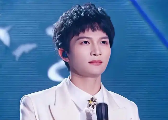 有没有周深超好看的照片无水印