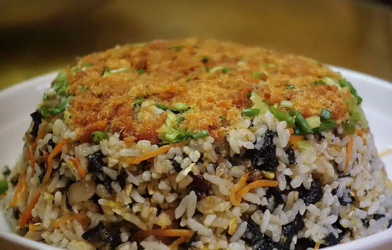 懒人宅家不想去买肉,这个紫菜焖饭就能解救你的味蕾