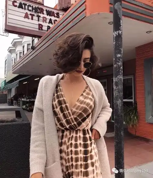 复古短卷发轻松吸引异性眼球 初秋一定要剪一款美美的!