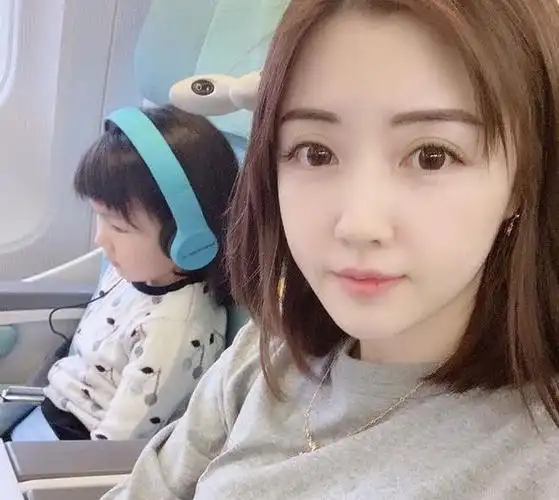 王思聪初恋女友你连lv都买不起我们分手吧王思聪太现实了