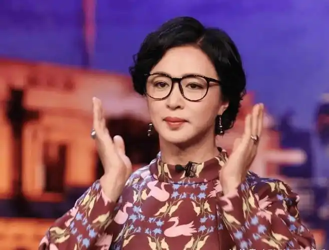 23岁娶妻28岁变性38岁嫁人妇52岁的金星又曝新情况