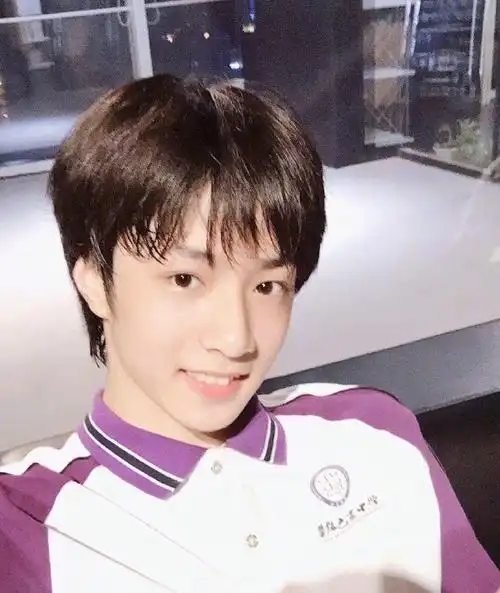 刘耀文初中时期旧照