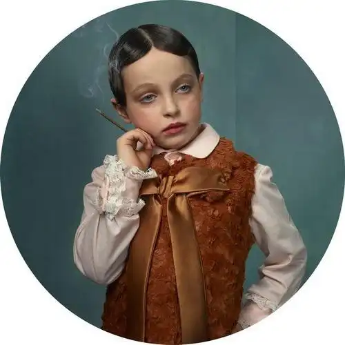 frieke janssens-吸烟小孩