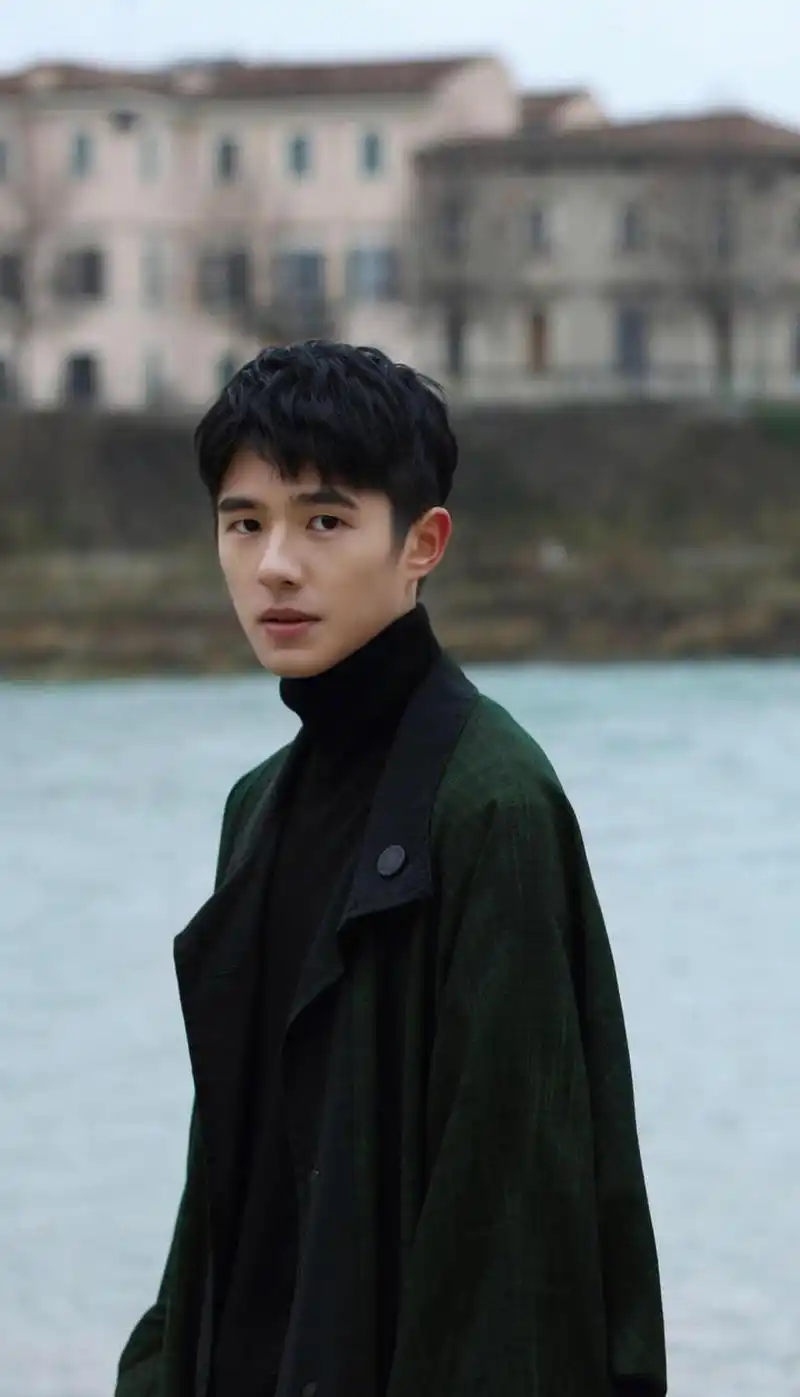 刘昊然:逆境中坚韧不屈,继续追梦的勇者 刘昊然,一个名字在娱乐圈中如