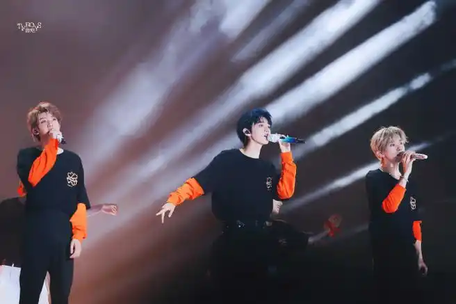 tfboys超话92#十年筑梦路,橙海伴君途#万水千山 不负奔赴喜欢你们的